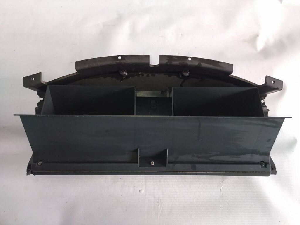 накладка панели приборов б/у \ нештатные отверстия - 2